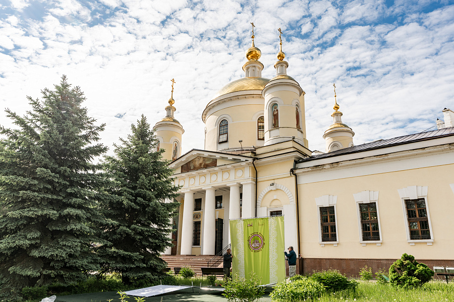 Божественная литургия и вечерня с чтением коленопреклонных молитв в Троицком кафедральном соборе Подольска